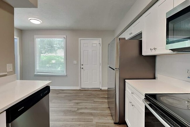Photo - 690 Frankfort Dr