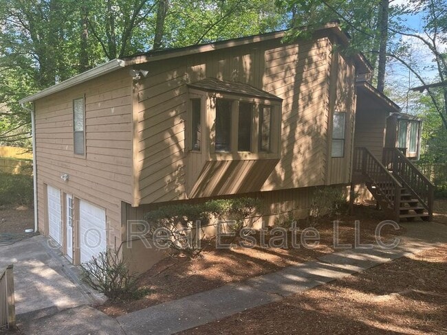 Building Photo - 221 Rustic Ridge Dr NE Rental