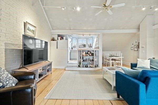 Photo - 587 Tremont St Unit 4