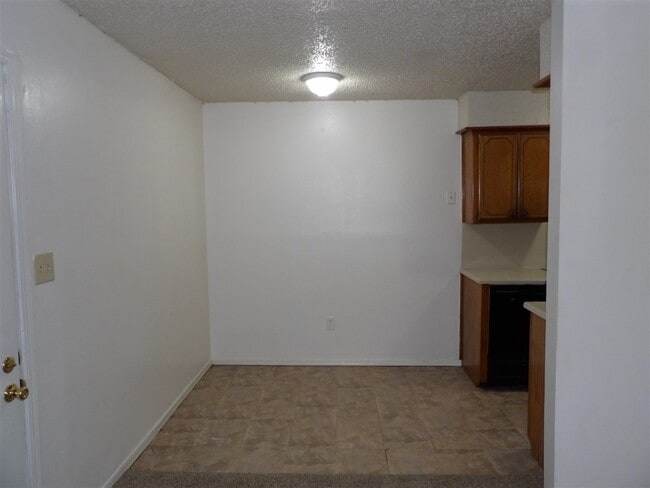 Photo - 6405 NW Oak Ave