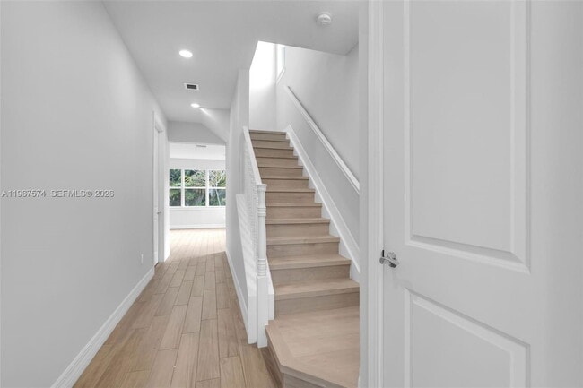 Photo - 1595 Evergreen Ter