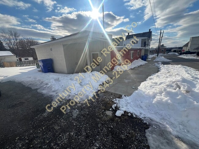Building Photo - One Level Two bedroom home in York Suburban School District Unit C