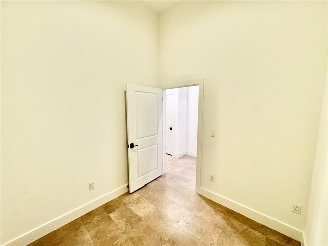 Photo - 2102 Mechanic St Unidad 106