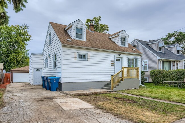 Building Photo - 14827 Kenneth Ave