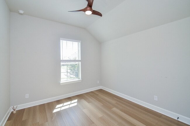 Photo - 18426 Bluebird Br Ln