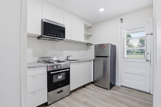 Photo - 36 S Middletown Rd Unit Apt 4