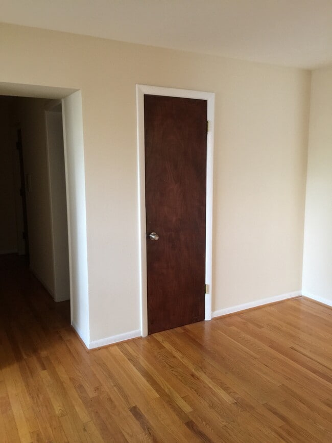 1162 - 1168 N La Salle Blvd