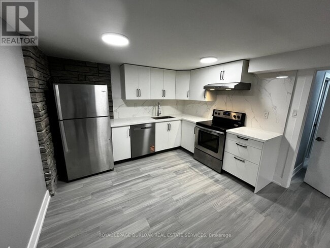 Photo - 3140 Michael Crescent