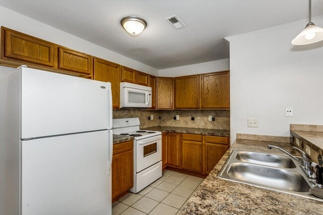 Photo - Spacious 3 bedroom 2.5 bath townhouse in Derby available NOW!