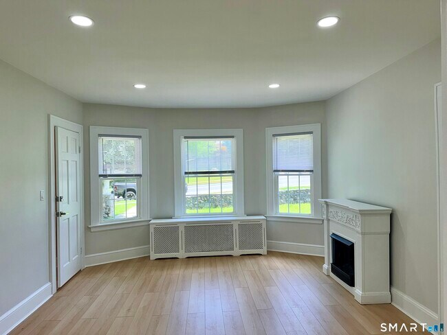 Photo - 332 Robbins St
