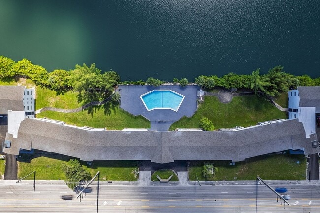 20-web-or-mls-LakeShore_Presidential_DJI_0252