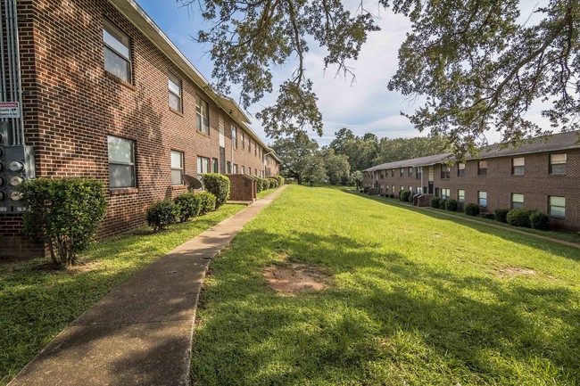 Holton Apartments - Holton Apartments