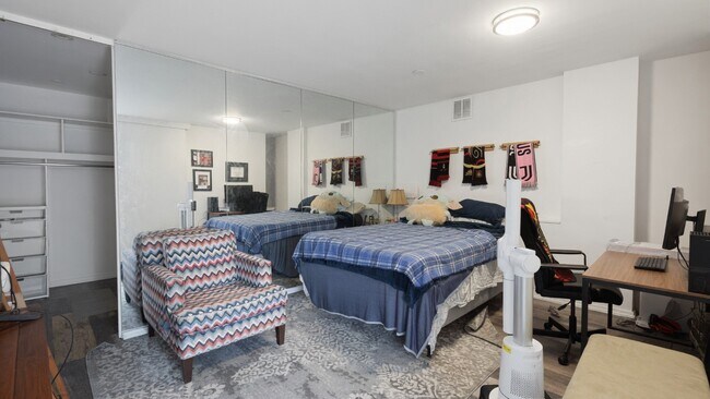 Photo - 2400 N Lakeview Ave Unit 614