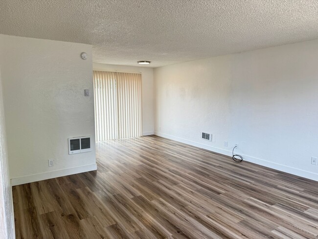 Photo - Updated 2 bedroom 1 1/2 bath duplex in Springfield!