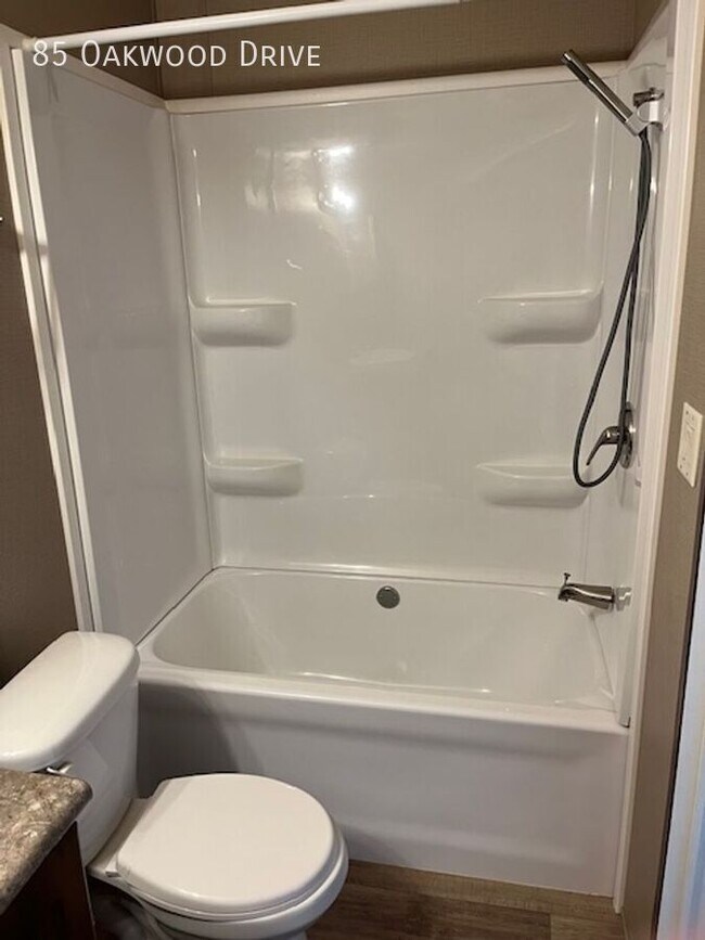 Photo - 85 Oakwood Dr