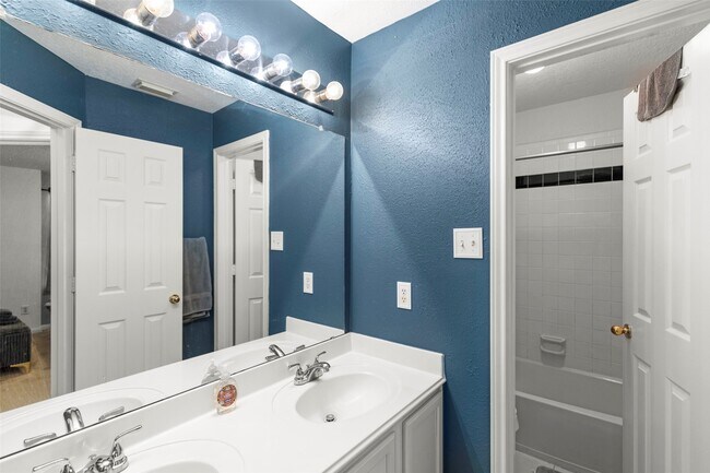 Photo - 723 Avery Dr