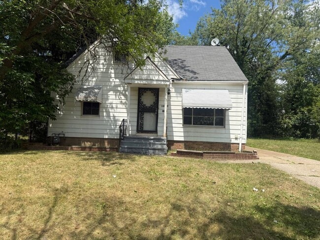 Building Photo - 3-Bedroom Cozy Colonial House
