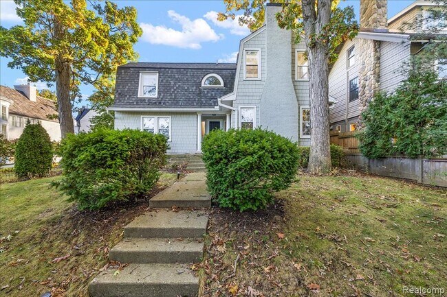 Photo - 564 Brookside Ave