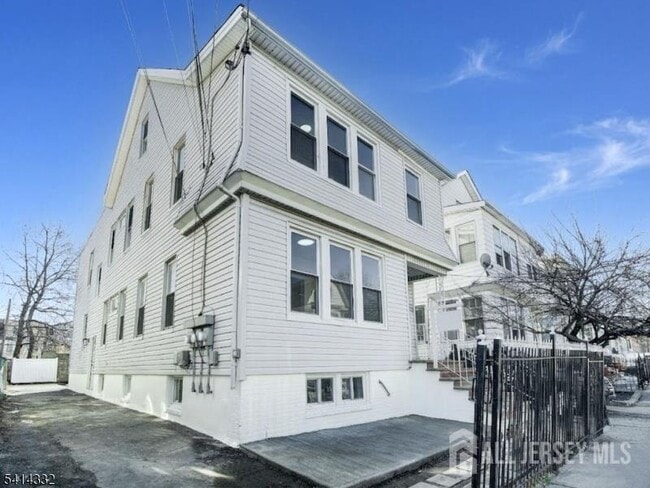 Building Photo - 186 Isabella Ave Unit 1st