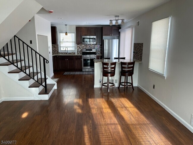 Photo - 411 Lake Shore Dr