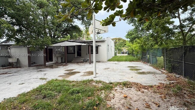 836 NW 29th St