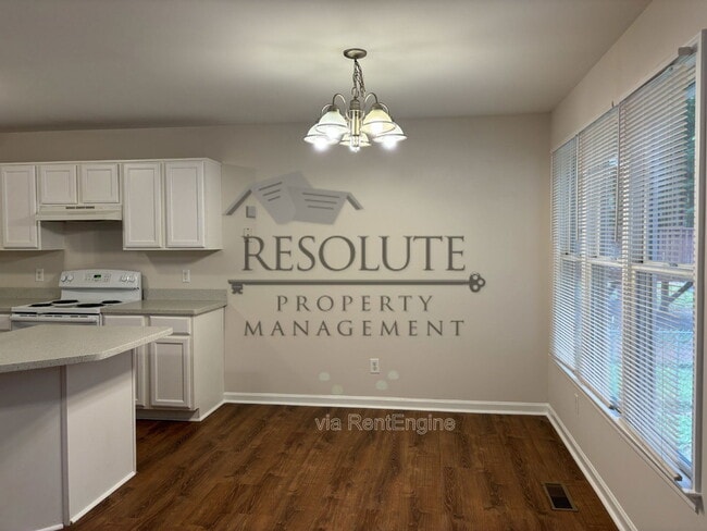 Photo - 928 Amersham Ln