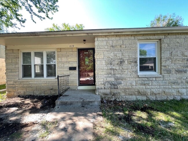 Building Photo - Beautiful Interior Rental