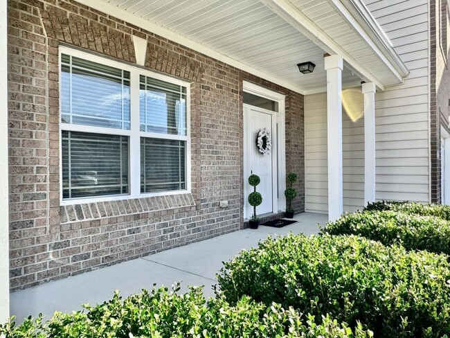 Photo - 4-Bedroom Home Ready 07-10-26!! Gourmet Kitchen - Fenced Backyard - Pet Friendly!