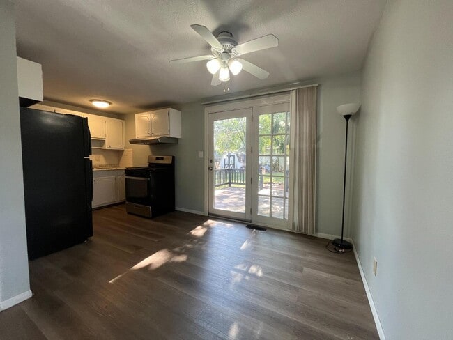 Photo - 1413 Cardwell Square S