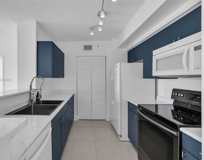 Photo - 1900 Van Buren St Unit 500A