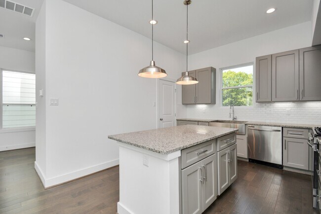 Photo - 420 Janisch Rd