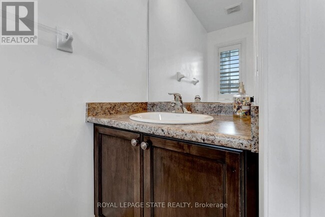 Photo - 400 Stonehenge Dr