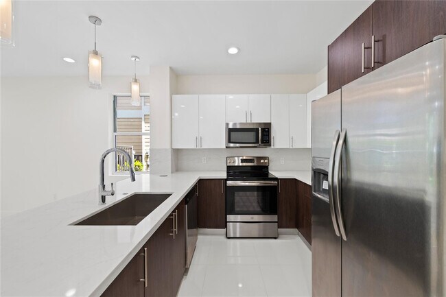 Photo - 1430 SW 4th Ave