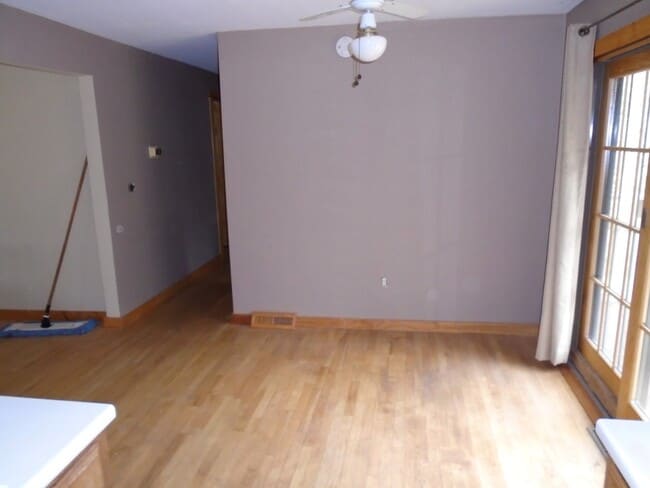 Photo - 5939 Shelburne Rd
