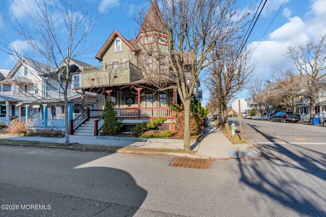 62 Webb Ave