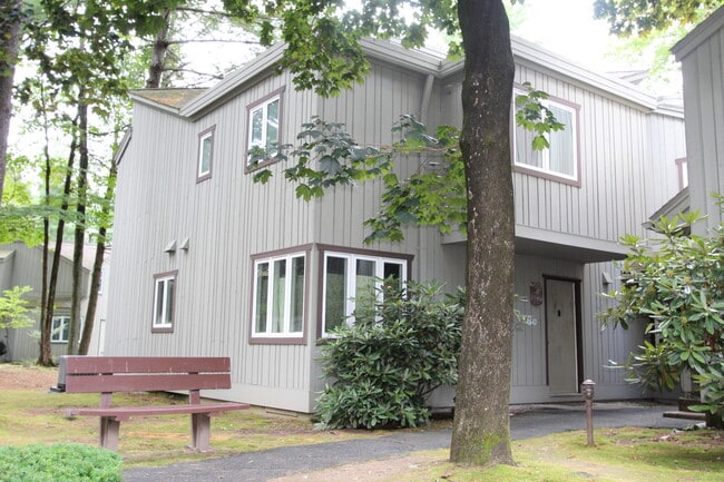 Building Photo - 6 Lyle Ct Unit C Rental