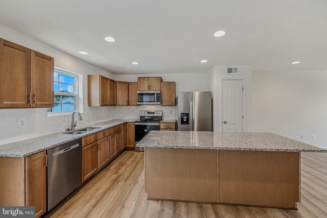 Photo - 162 Ludgate Mnr