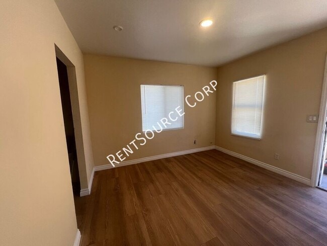 Photo - 16731 Union St