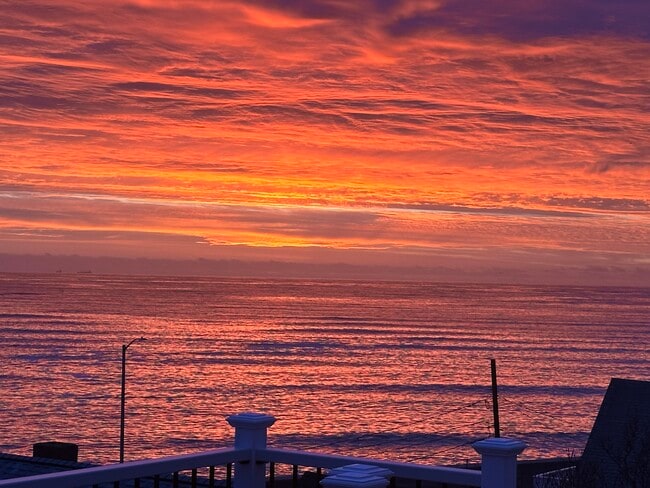 Building Photo - 172 Endicott Ave Unit 2