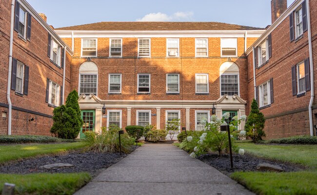 Shaker Lake Apartments