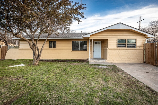 Photo - 508 NW Woodridge Dr