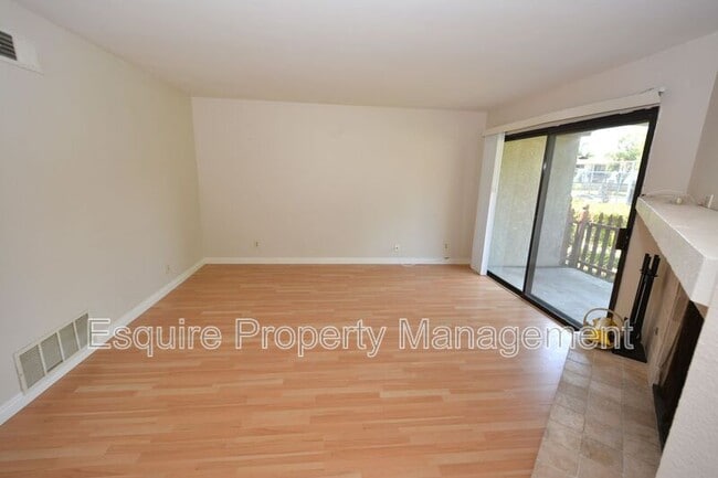 Photo - 564 Rosewood Ave