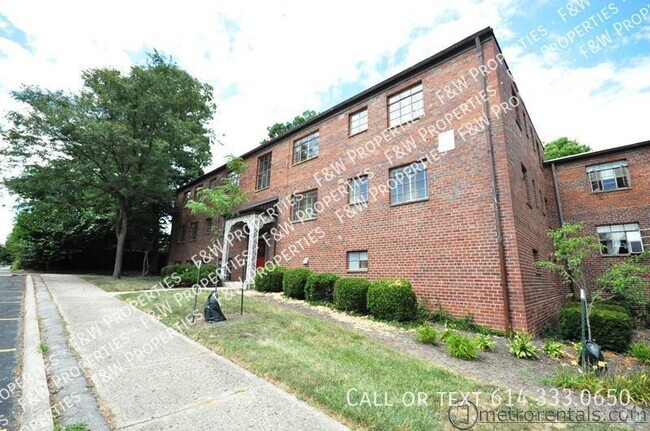 Building Photo - Clifton Woods Apartments; One Bedroom, Non... Unit Apt. 4