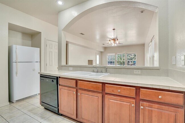 Photo - 2115 E 18th St