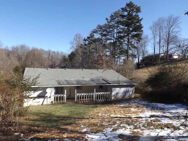 Photo - Great 2 Bedroom House in Dillsboro near the River $1400 available June 5th for year-long lease