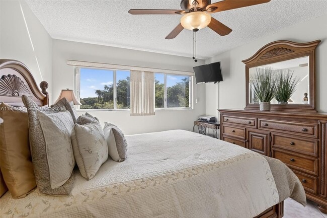 Photo - 1651 SW 127th Ave Unidad 305A