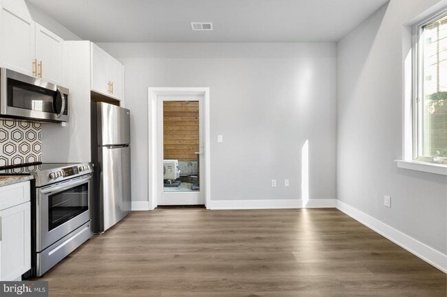 Building Photo - 2119 N Front St Unit 101