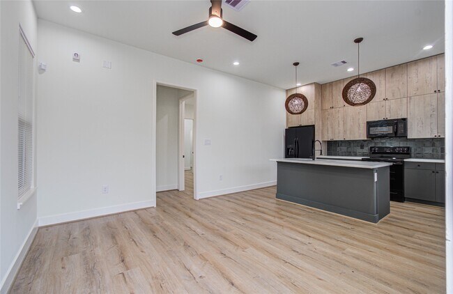 Photo - 4603 Edison St