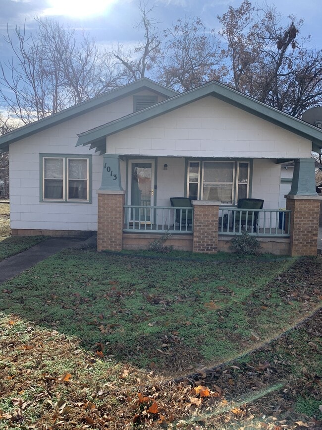 Building Photo - 1013 W 9th Ave