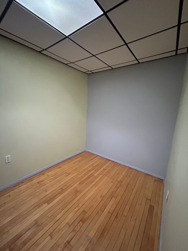 3149 W 42nd Pl Unidad 1st floor
